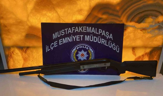 Babasının av tüfeğiyle ateş açıp sosyal medyada paylaştı, kısa sürede yakalandı