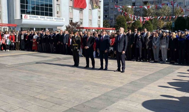 Bahçelievler Belediyesi'nden Cumhuriyet'in 101. yılına özel sürpriz: 101 çocuğa bisiklet dağıtıldı