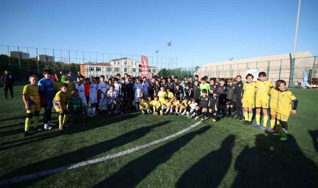 Bakırköy Belediyesi'nin Cumhuriyetin 101. Yılına özel düzenlediği 'Cumhuriyet bizim' şenlikleri başladı