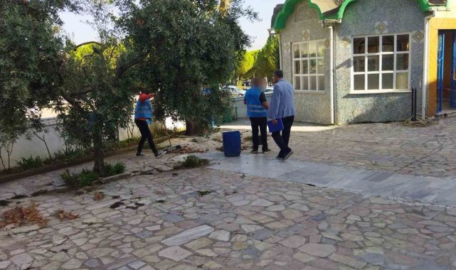 Bandırma'daki camileri yükümlüler temizledi