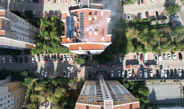 Başakşehir'deki sitede korkutan yangın: 3 kişi dumandan etkilendi