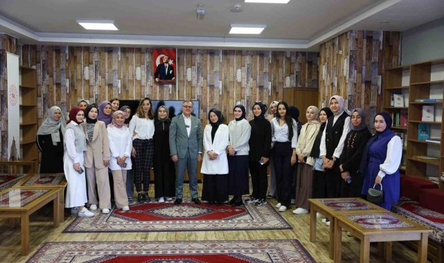 Başkan Özdoğan TÜGVA'lı gençlerle