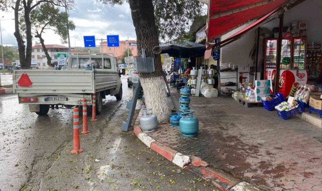 Bıçaklı saldırıya uğrayan esnaf yaralandı