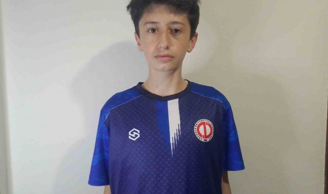 Bilecikli başarılı futbolcu 3. Lig'e transfer oldu
