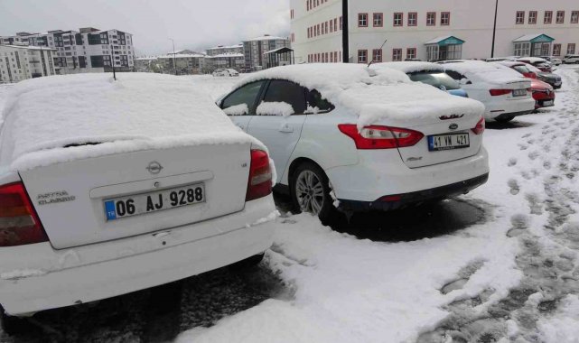 Bitlis'te Ekim ayında kar yağışı