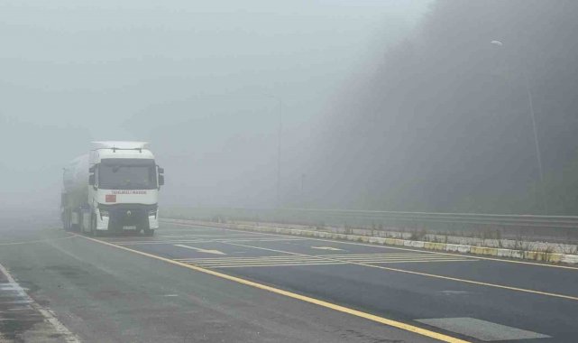 Bolu Dağı'nda sis sebebiyle görüş mesafesi 30 metreye düştü