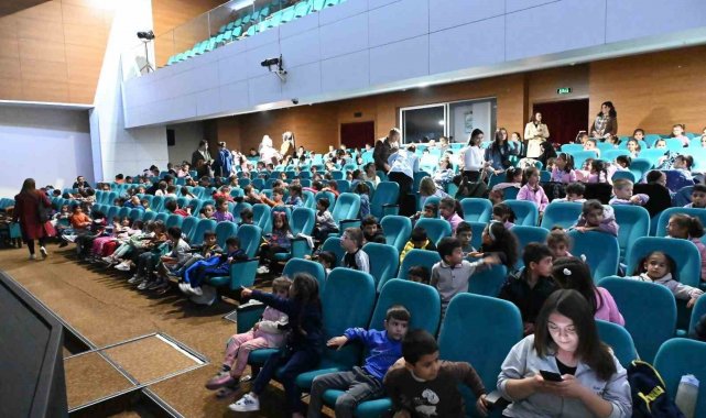 Bozüyük Belediye Tiyatrosu perdelerini "Kalbimdeki Pervane" ile açtı