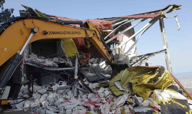 Bursa'da kaçak villa yıkıldı