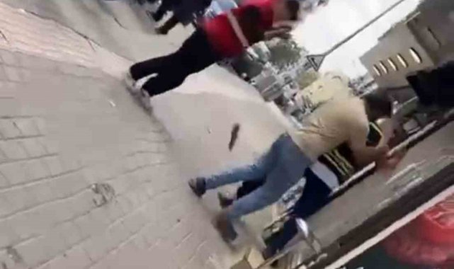 Bursa'da kuryelerin sopalı yumruklu kavgası kamerada