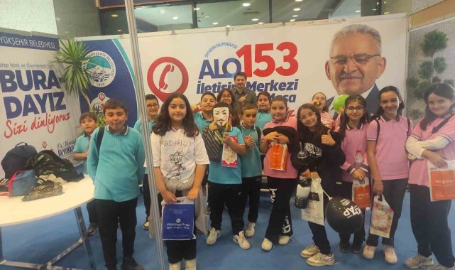 Büyükşehir Alo 153 ve Beyaz Masa, rekorlar kıran Kitap Fuarı'nda yoğun ilgi gördü