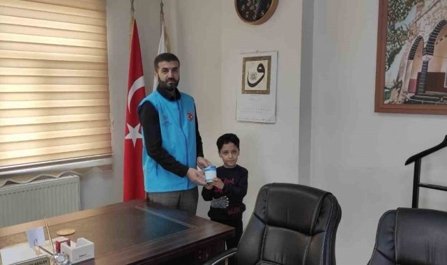 Diyarbakır'da harçlıklarını biriktiren çocuk, parasını Filistinli akranlarına gönderdi