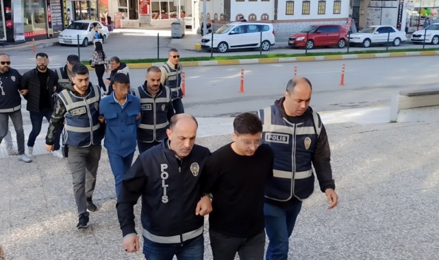 Dolandırıcılar kurdukları tuzağa 405 kişiyi düşürdü: 5 milyon liralık vurgun yapan dolandırıcılar adliyede