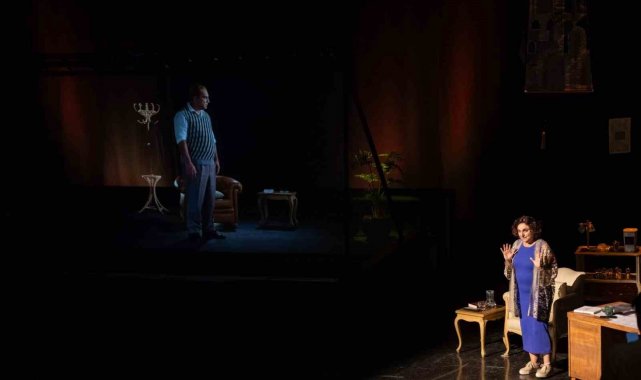 Dünyada ilk kez hologram teknolojisinin kullanıldığı tiyatro oyunu Bursalı sanatseverlerle buluştu