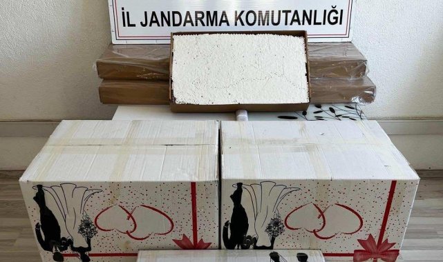 Durdurulan araçtan 251 bin adet makaron çıktı
