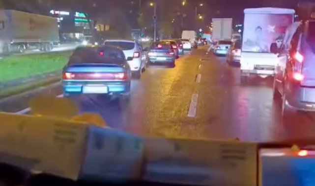 Düzce'de ambulansa fermuar sistemi ile yol verildi, o anlar kamerada