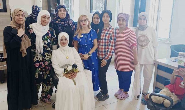 Eğitim alan kursiyerler maddi imkânı olmayan gelin adaylarını düğüne hazırlıyor
