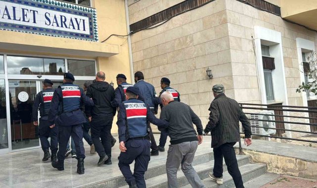 Emet'te sit alanında kaçak kazı yapan 8 kişiden 2'si tutuklandı
