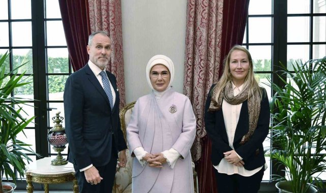 Emine Erdoğan, CMI Martti Ahtisaari Barış Vakfı temsilcilerini kabul etti