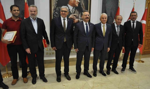 Emniyet ve jandarmaya alınan araçlar için destek olanlara teşekkür belgesi ve plaket takdim edildi