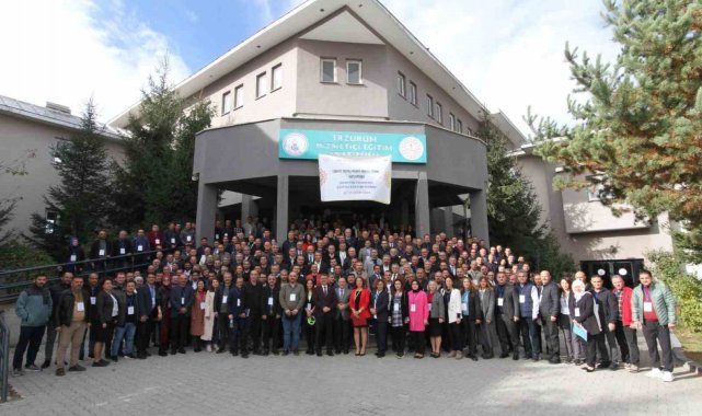 Erzurum'da 300 okul yöneticisine "Türkiye Yüzyılı Maarif Modeli" anlatılıyor