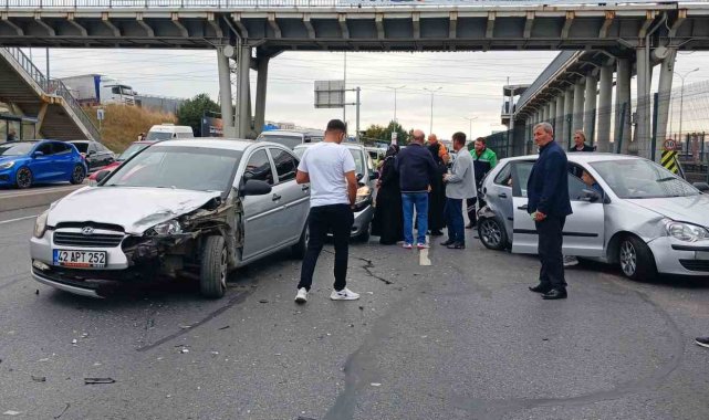 Esenyurt E-5 karayolunda 4 araç zincirleme kazaya karıştı: 1 yaralı