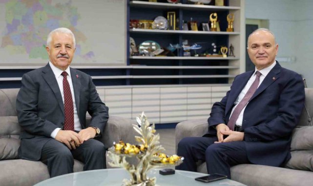 Eski bakanlar Düzce'de buluştu