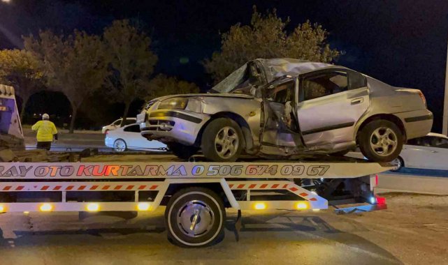 Eskişehir'de feci kaza: İki otomobil çarpıştı, 1'i ağır 4 kişi yaralandı