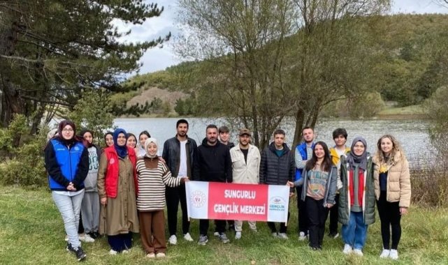 Gençler Hacılarhanı Göleti'nde temizlik yaptılar