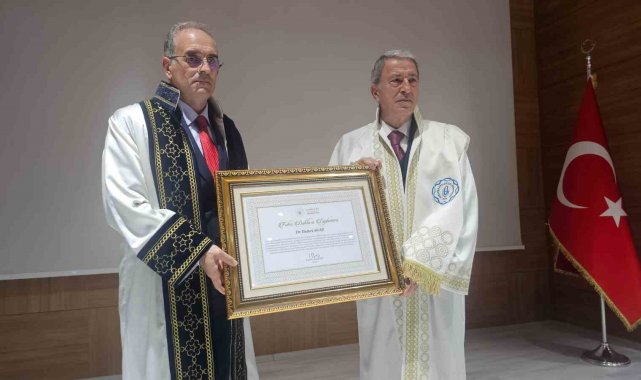 Hulusi Akar'a Bandırma Onyedi Eylül Üniversitesi'nde fahri doktora unvanı