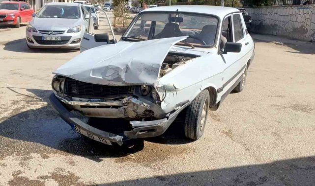 İki otomobilin çarpıştığı kazada 1 kişi yaralandı