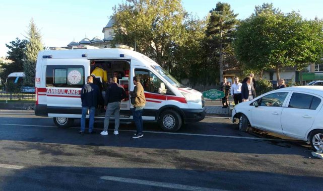 İki otomobilin karıştığı kazada 1 kişi yaralandı