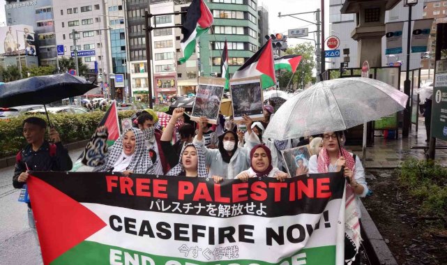 Japonya'da İsrail'in Gazze'deki katliamına karşı protesto yürüyüşü