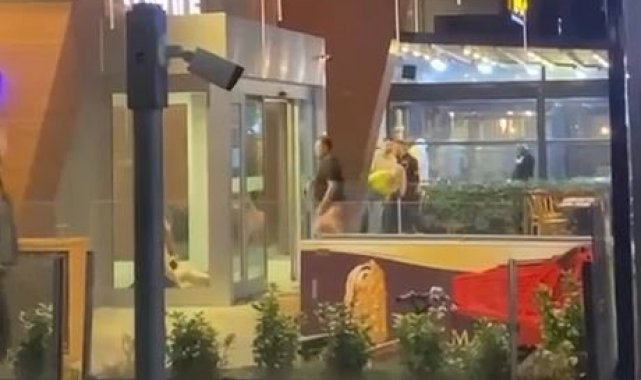 Kadına bıçak çekip darp eden şahıs vatandaşlar tarafından tekme tokat dövüldü