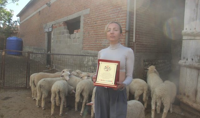 Karadağlı moda tasarımcısı kadın çoban ödüllendirildi