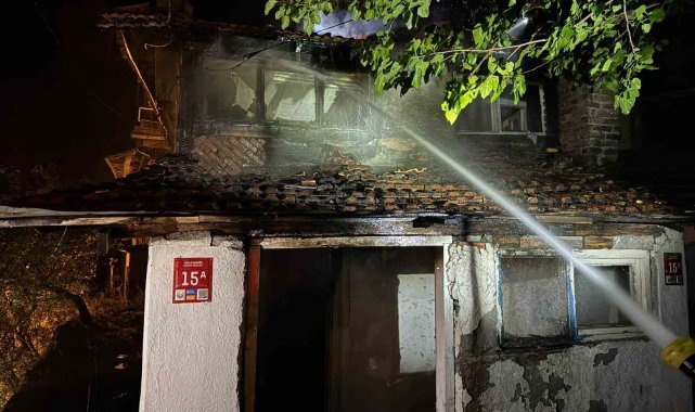 Kastamonu'da metruk evde çıkan yangın paniğe neden oldu