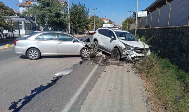 Keşan'da iki otomobilin çarpıştığı kazada 1 kişi yaralandı