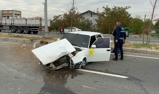 Kontrolden çıkan Tofaş hurdaya döndü: 1 yaralı