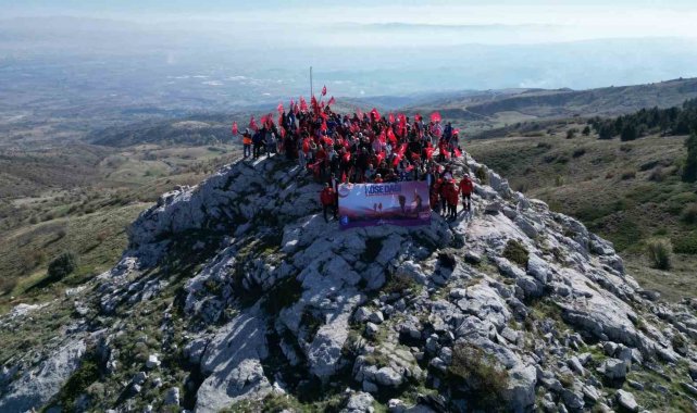 Kösedağ'ın zirvesine dev Türk bayrağı