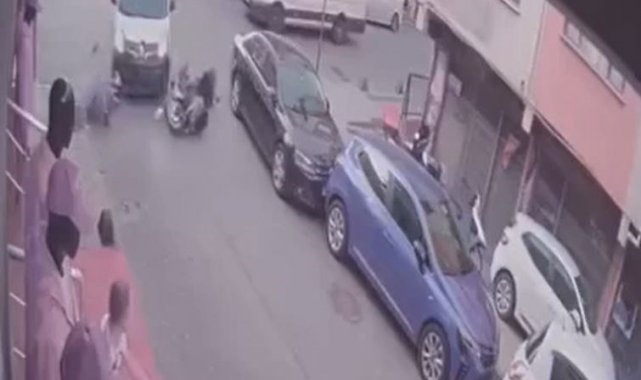 Küçükçekmece'de ters yönden gelen araç ve motosiklet çarpıştı: 2 yaralı
