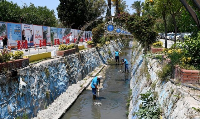 Kuşadası Belediyesi kent merkezinden geçen derenin ıslahına talip oldu