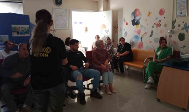Kuşadası'nda sağlık çalışanlarına "Narkorehber" eğitimi verildi