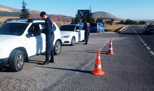 Kütahya'da jandarmadan aranan şahıslar uygulaması