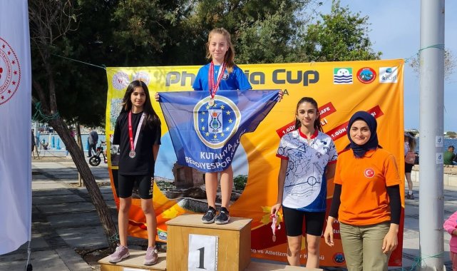 Kütahyalı sporcular, şehre madalyalarla döndü