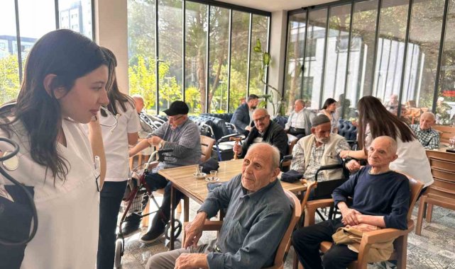 Lise öğrencilerinden huzurevi sakinlerine sağlık taraması
