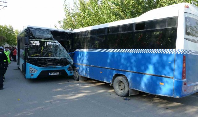 Malatya'da belediye otobüsü ile öğrenci servisi çarpıştı: 25 yaralı