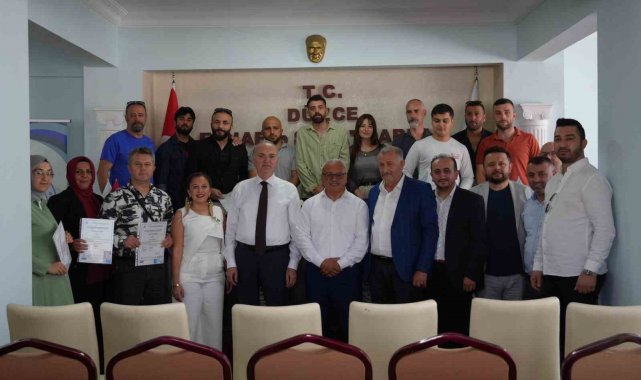 Mesleki belgeleri Başkan Faruk Özlü dağıttı