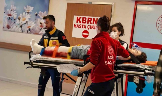 Minibüs ile motosiklet kafa kafaya çarpıştı: 1 yaralı