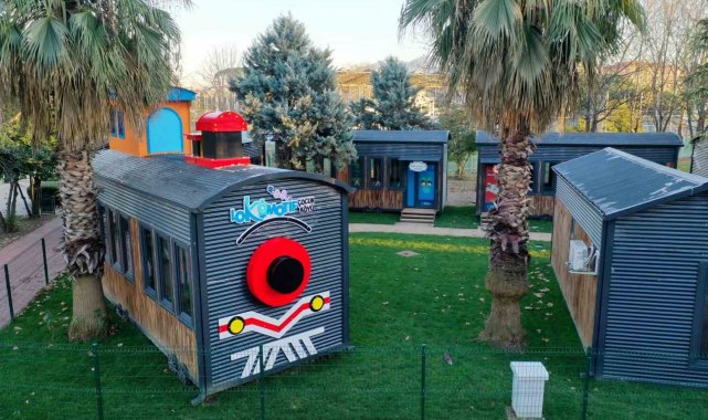 Minikler yiyecek atıklarını gübreye dönüştürüyor