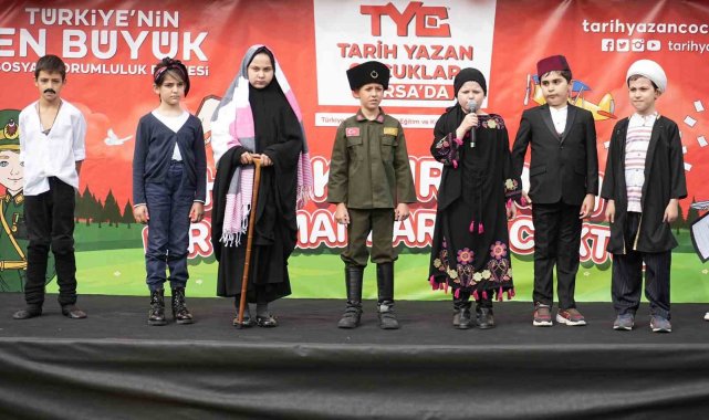 Öğrenciler kostüm giyerek tarihi kahramanları canlandırdı