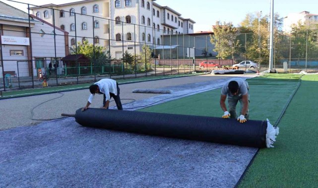 Oltu'da stadyumun zemini yenileniyor
